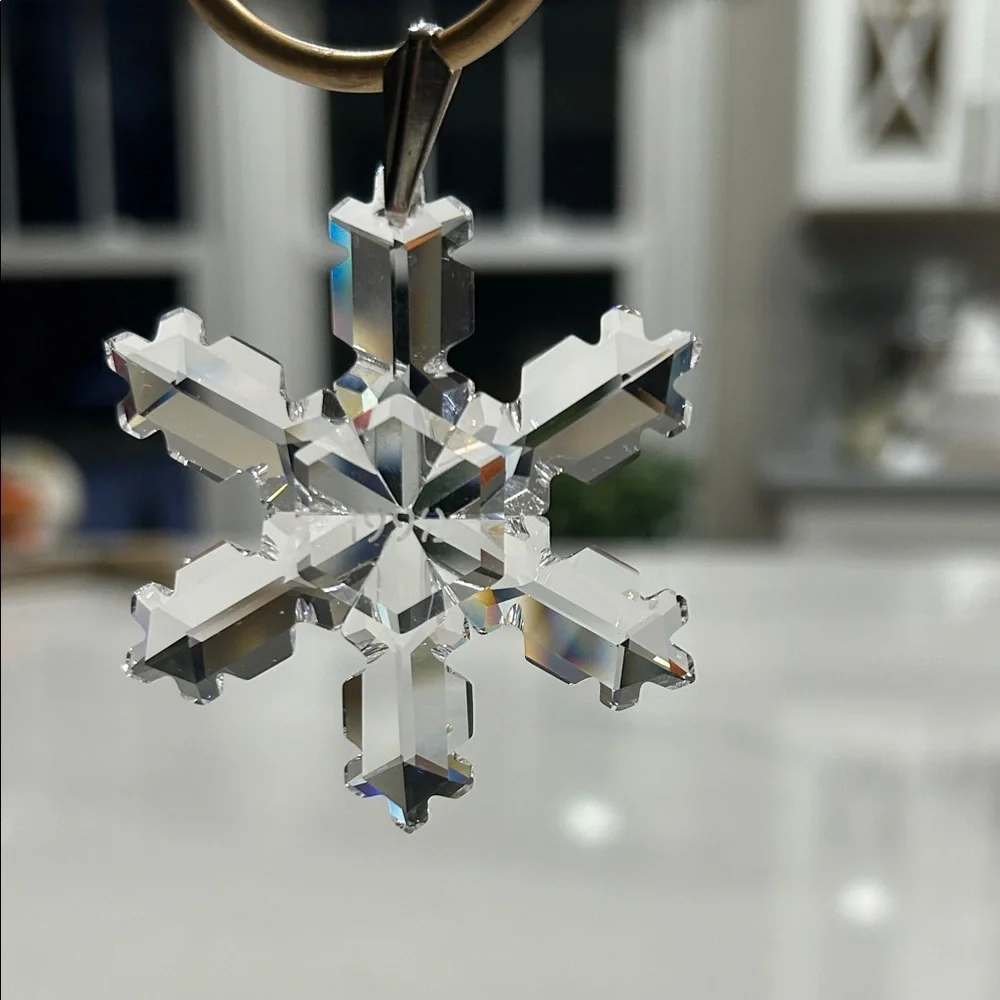 Limited Edition 1992 Swarovski Iridescent Crystal Snowflake Ornament - Picture 3 of 7